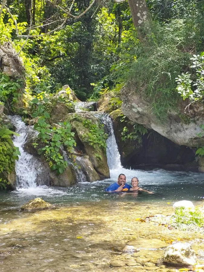 El Aplatanao Hotel Pedernales